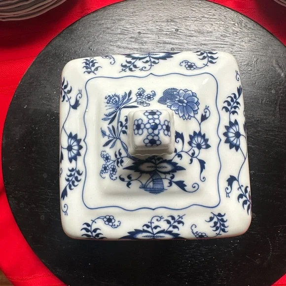 Blue Danube Meissen Blue and White Floral Ceramic Wedding Bowl & Lid - Picture 3 of 3